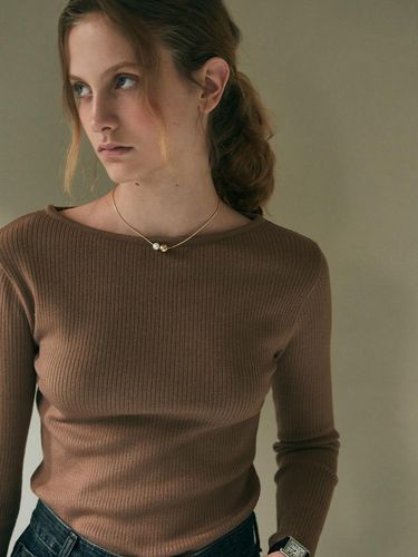 BOAT NECK RIBBED TSHIRT_BROWN - YAN13 - Modalova