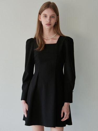 SQUARE NECK MIDI DRESS_BLACK - YAN13 - Modalova