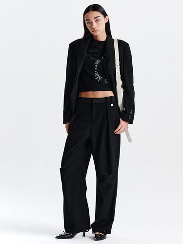 KNEE CUT OUT DETAIL TROUSER IN - Matin Kim - Modalova