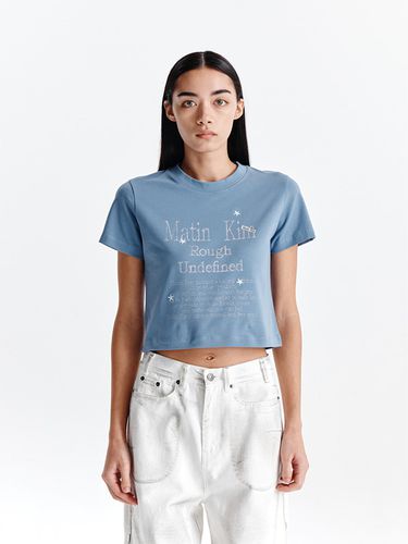 DAZZLE LETTERING CROP TOP IN BLUE - Matin Kim - Modalova