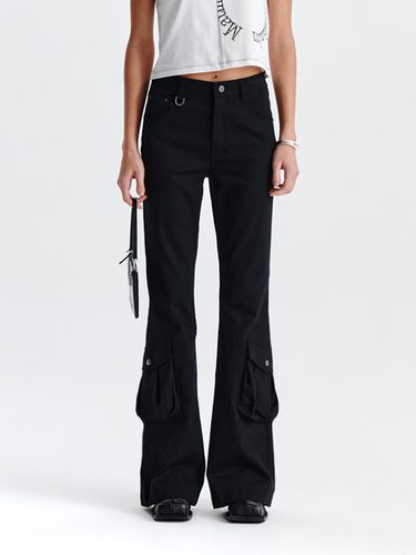 BOOTS CUT CARGO PANTS IN BLACK - Matin Kim - Modalova