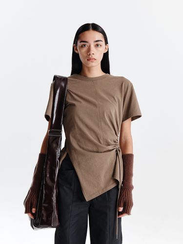 STRING SLIT DETAIL TOP IN - Matin Kim - Modalova