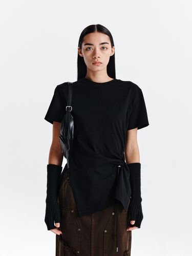 STRING SLIT DETAIL TOP IN BLACK - Matin Kim - Modalova