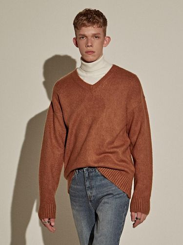 FORMAL V SWEATER_BROWN - YAN13 - Modalova