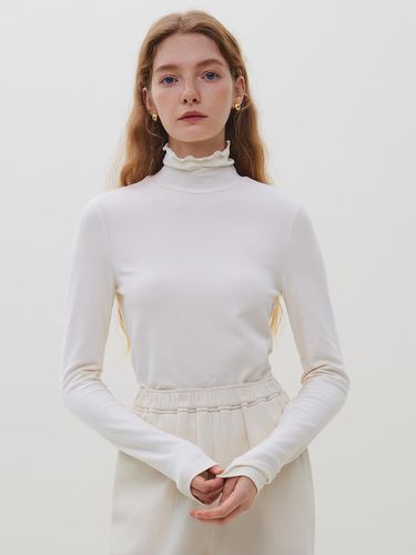 Wave turtleneck knit top_WHITE - We’Dee - Modalova