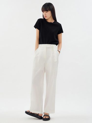 Light Pintuck Straight Pants_AWWSLO21750 - SISTINA - Modalova