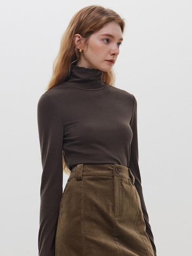 Wave turtleneck knit top_BROWN - We’Dee - Modalova