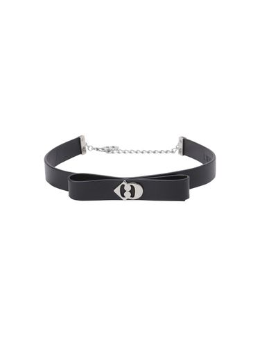 Emblem Ribbon Choker Necklace - LUCKY CHOUETTE - Modalova