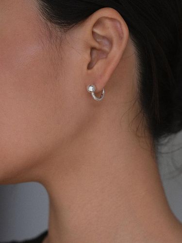 Ball Hoop Earring (silver925)(2color) - Another Layer - Modalova