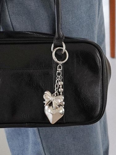 Heart ribbon keyring - around ann - Modalova