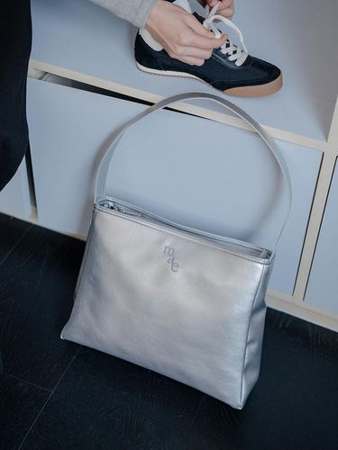 Comfy Leather Bag _ Silver - mucu and ebony - Modalova