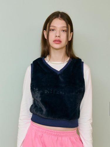 CROP FUR VEST [NAVY] - salad bowls - Modalova