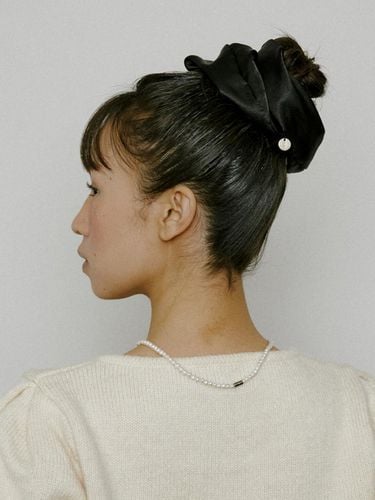 Lucir zu Satin big scrunchie () - Lucirzu - Modalova