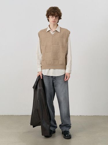 UNISEX DIVIDE V-NECK KNIT VEST CAMEL - Dunst for MEN - Modalova