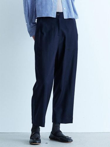 Signature Slim Straight Pants (KE4821M05R) - kuho plus - Modalova