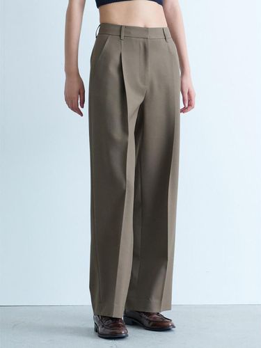 Signature Semi Wide Pants Khaki (KE4821M01H) - kuho plus - Modalova