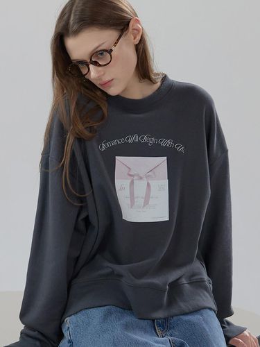 Ribbon lettering sweatshirt (2 colors) - LETTER FROM MOON - Modalova