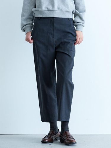 Signature Slim Straight Pants (KE4821M053) - kuho plus - Modalova