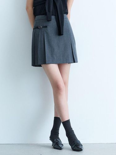 Buckle Pleats Mini Skirt (KE4827M013) - kuho plus - Modalova