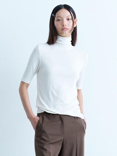 Essential Half Sleeve Turtleneck TShirt (KE4840M06 - kuho plus - Modalova