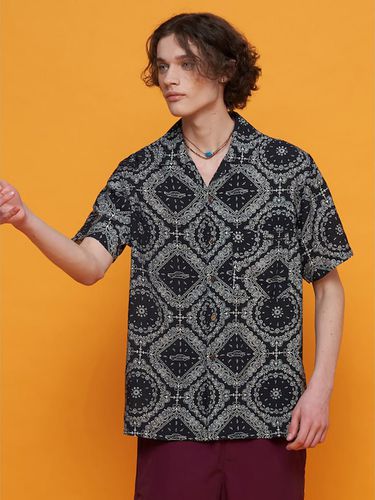 Bandana Pattern Short Sleeve Shirt - SAND SOUND - Modalova