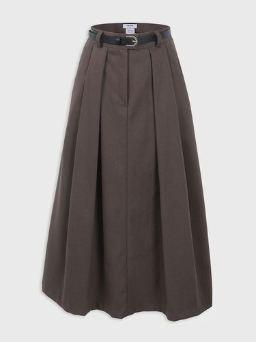 Urbane Pleated Long Skirt-Belt Set - MICANE - Modalova