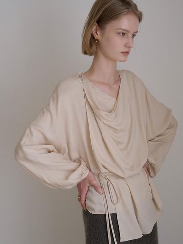 DRAPE WRAP BLOUSE_BEIGE - ovbeige - Modalova