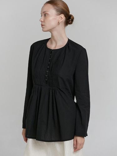 PINTUCK BLOUSE [BLACK] - LOW TIDE - Modalova