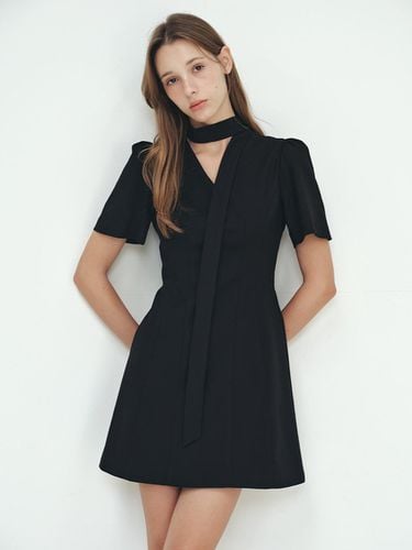 TIE POINTED MINI DRESS - BLACK - SO IR - Modalova