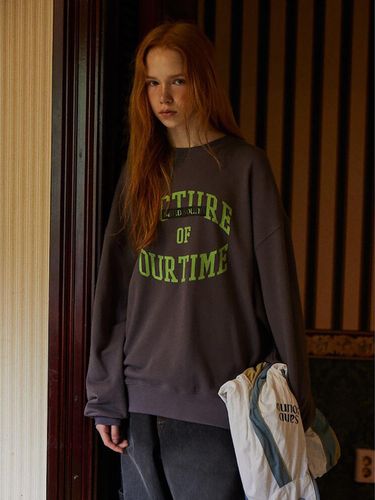 Oval Lettering Graphic Sweatshirt (MS3841A1 - SAND SOUND - Modalova