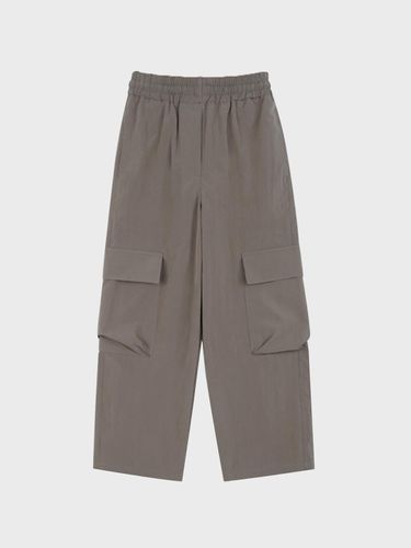 WIDE NYLON CARGO PANTS_BROWN - LIEU STUDIOS - Modalova