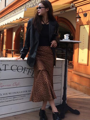 DELILAH Satin Long Skirt_BROWN - Lang&Lu - Modalova