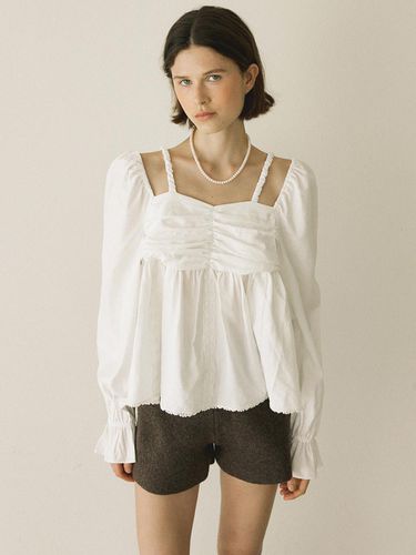 VIOLA SHIRRING LACE BLOUSE - MORE THAN LIKE - Modalova