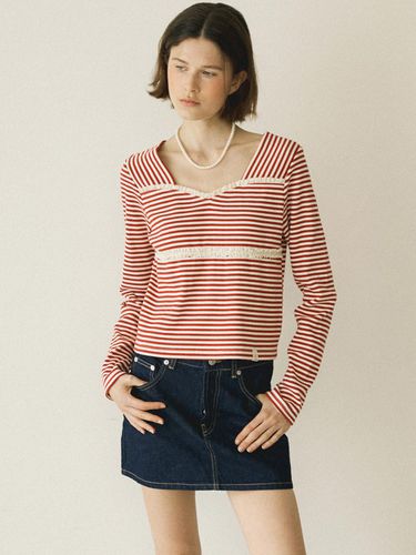 STRIPE LACE T-SHIRT - BRICK RED - MORE THAN LIKE - Modalova