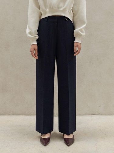 ONE-TUCK WIDE DENIM SLACKS (DEEP BLUE) - NONANDNON - Modalova