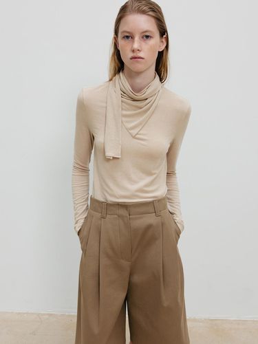 Muffler T-Shirt_Beige - RRACE - Modalova