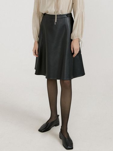 LEATHER FLARE SKIRT_BLACK - octette - Modalova