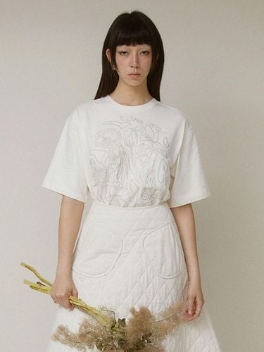 FLOWER EMBROIDERY T-SHIRT - tibaeg - Modalova