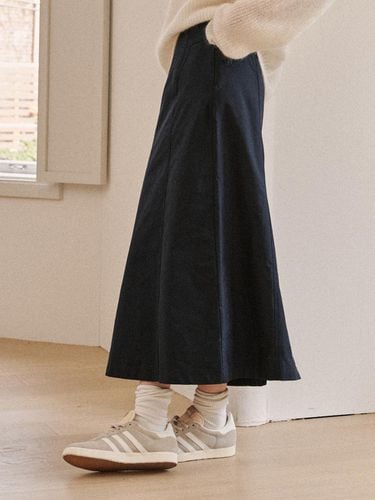 Cutting line slit long skirt-navy - ODER - Modalova