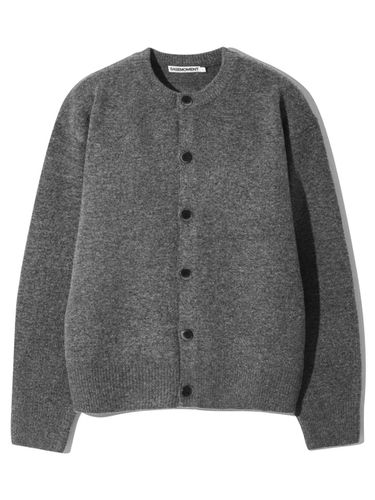 Round Neck button Cardigan Charcoal - BASEMOMENT - Modalova