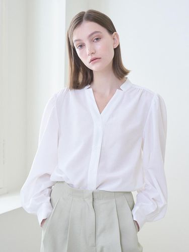 Stand Collar Shirring Blouse - Nouve - Modalova