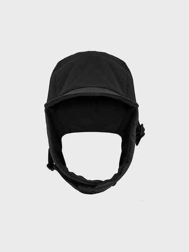 PADDED HAT BLACK - HAUS 072C - Modalova