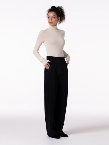 WIDE TWO TUCK SLACKS - BLACK - MAKE A TOAST - Modalova