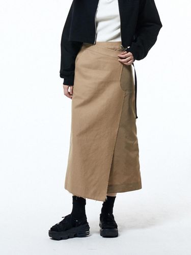 MA-1 PATCHED WRAP SKIRT BEIGE - HAUS 072C - Modalova