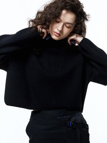 CROP HIGH-NECK KNIT BLACK - HAUS 072C - Modalova