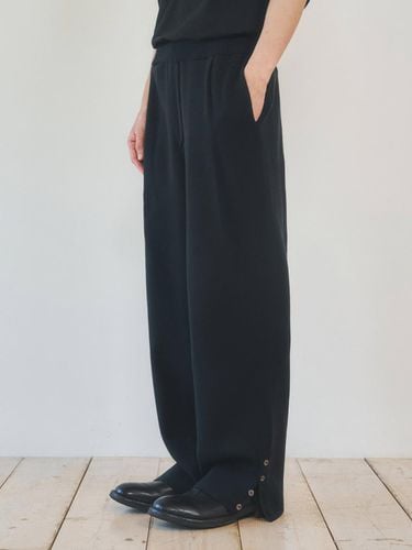 Always Side Slit Button Knit Pants - WEDNESDAY OASIS - Modalova