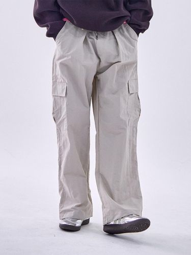 Nylon Two-Way String Cargo Banding Pants_Beige - SOMEPLACE - Modalova