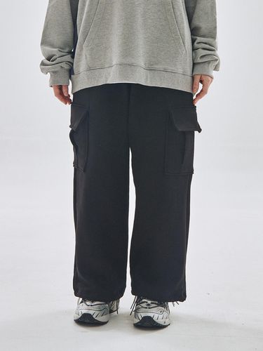 Side pocket wide cargo sweatpants_Black - SOMEPLACE - Modalova