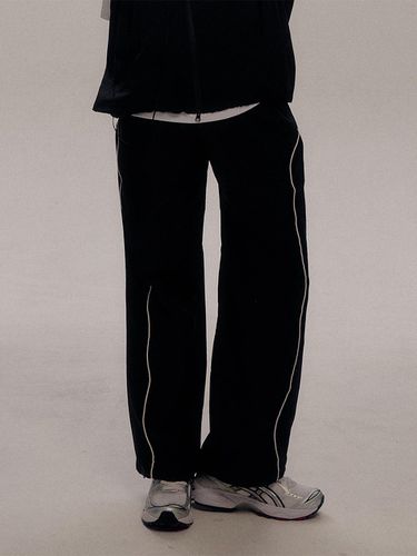 Piping Line Wide Jogger Pants_Black - SOMEPLACE - Modalova