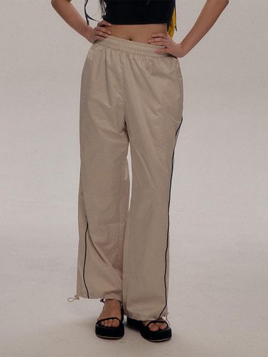 Piping Line Wide Jogger Pants_Beige - SOMEPLACE - Modalova